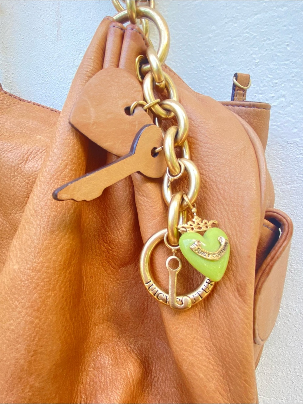 Y2K Juicy Couture Tan Genuine Leather & Gold Hardware Shoulder Bag - Picture 4 of 12